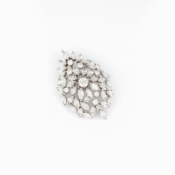 Pendant with diamonds