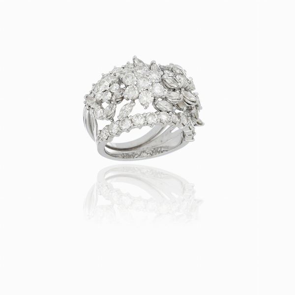 Bend ring with diamonds