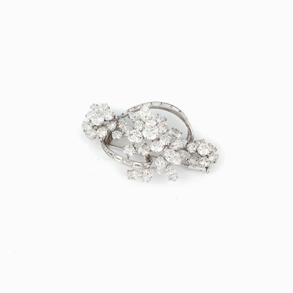Floral brooch with diamonds