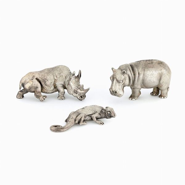 Set consisting of silver animals