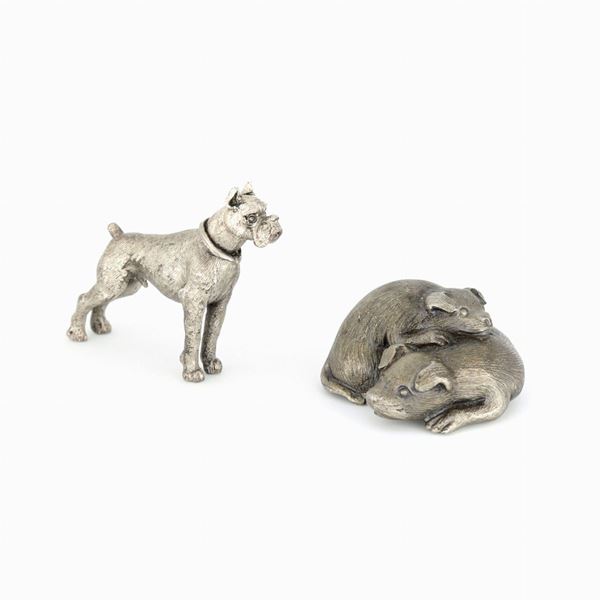 Set consting of silver animals