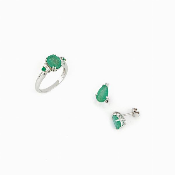 Parure mounting emeralds