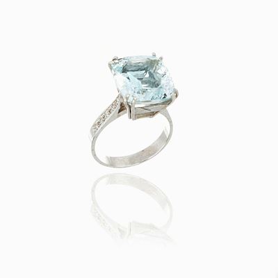 Anello in Oro Bianco 9 Carati con Acquamarina