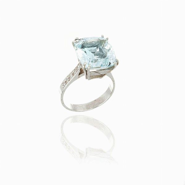Anello con acquamarina  - Asta GIOIELLI E OROLOGI - Faraone Casa d'Aste