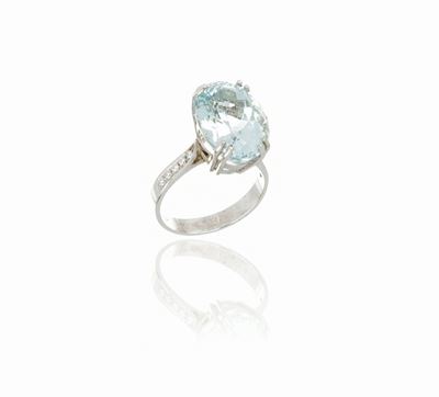 Anello in Oro Bianco con Acquamarina e Diamanti