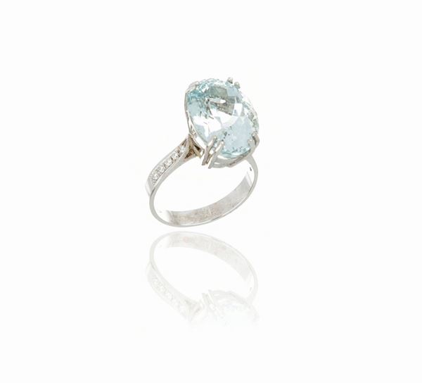 Ring with aquamarine