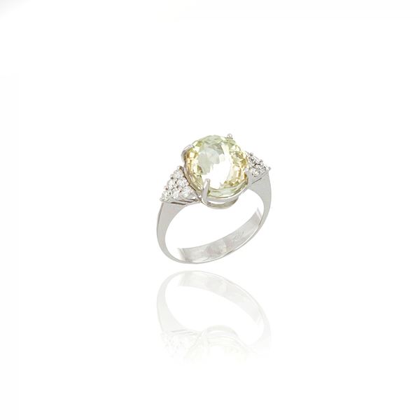 Anello in oro bianco 9 carati con tormalina verde e diamanti