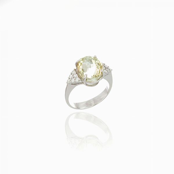 Ring with yellow-green tourmaline
