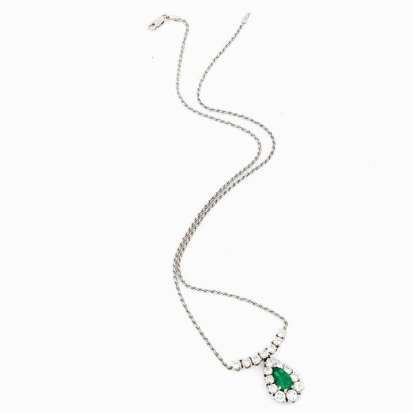 Necklace with pear emerald