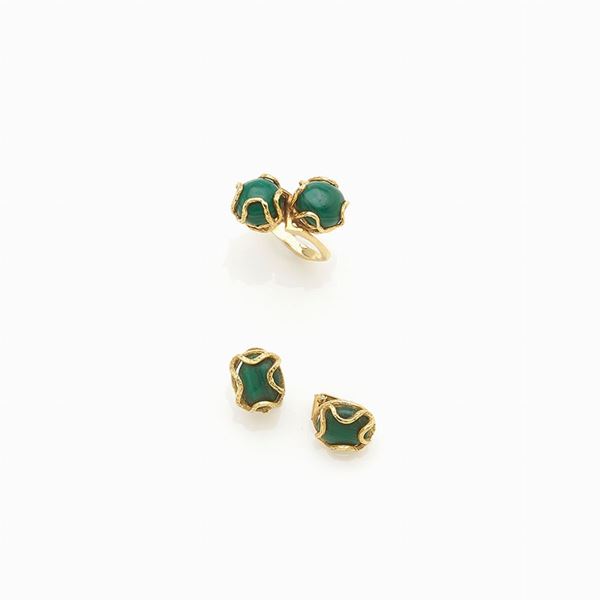 Demì-parure, orecchini e anello, in oro e malachite 