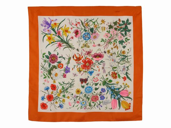Gucci : Foulard Gucci Flora, V. Accornero  - Asta GIOIELLI, OROLOGI E LUXURY GOODS - Faraone Casa d'Aste