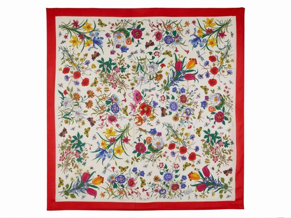 Gucci - Gucci Flora scarf, V. Accornero with book