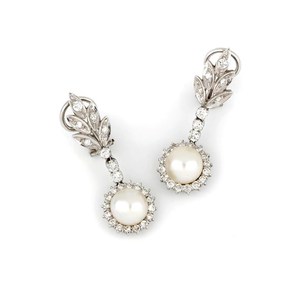 Pearls and diamonds earrings
