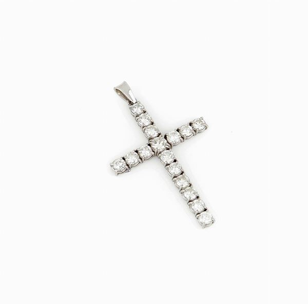 Pendant with diamonds