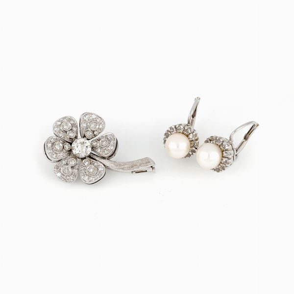 Lot composed of earrings and brooch