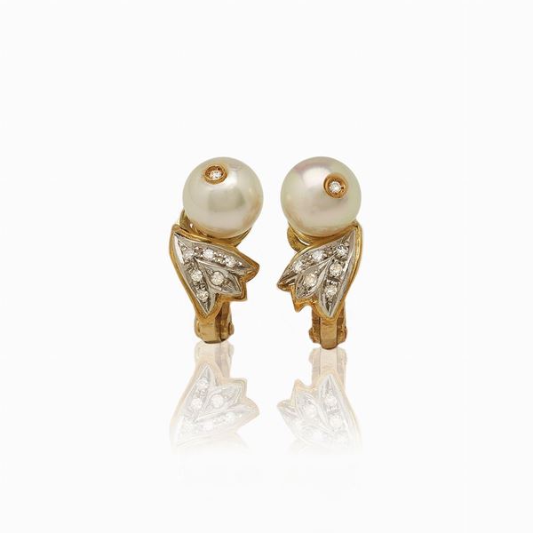 Earrings with pearls