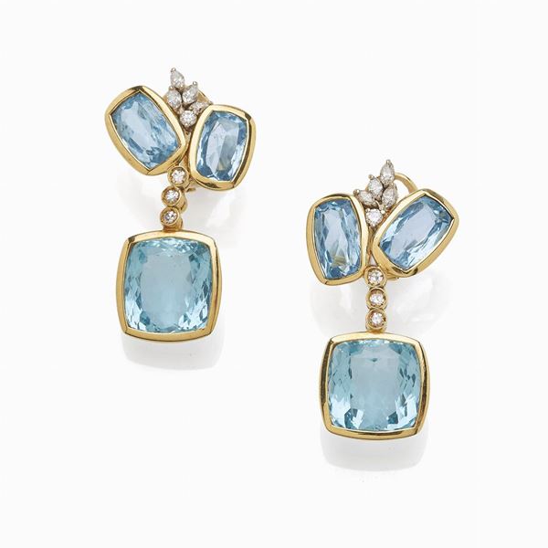 Earrings with acquamarines