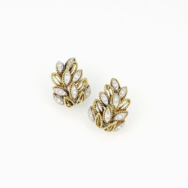 White and yellow gold earrings