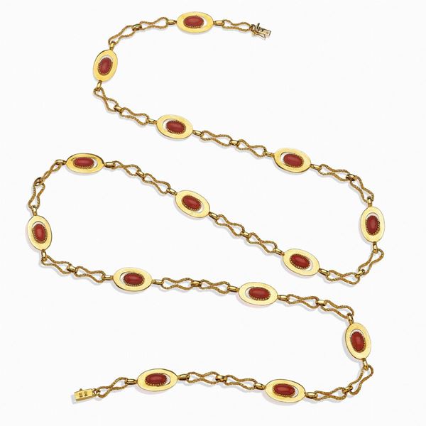 Collana lunga in oro e corallo