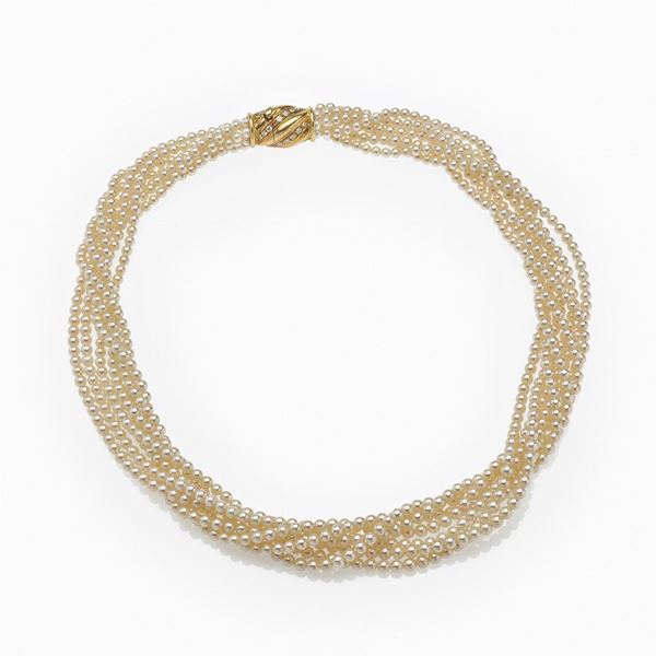 Necklace with seven strands of cultured pearls