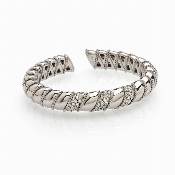 White gold bangle with diamonds