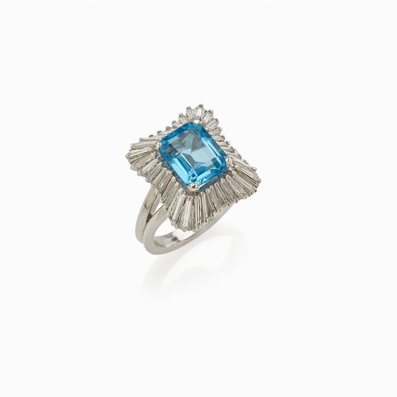 Anello Oro Bianco con Topazio e Diamanti