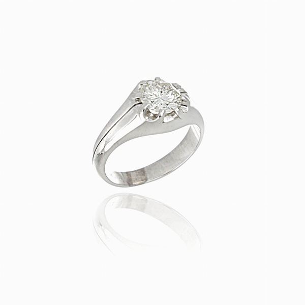 White gold ring with diamond