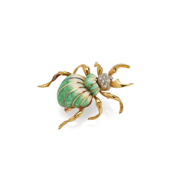 Yellow gold brooch with enamel and diamonds