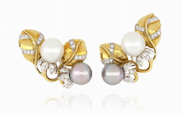 Earrings with pearls