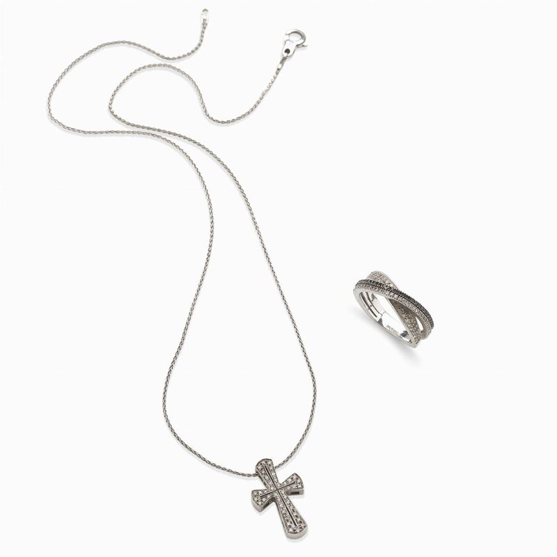 Anello e Collana in Oro Bianco con Diamanti Bianchi e Neri