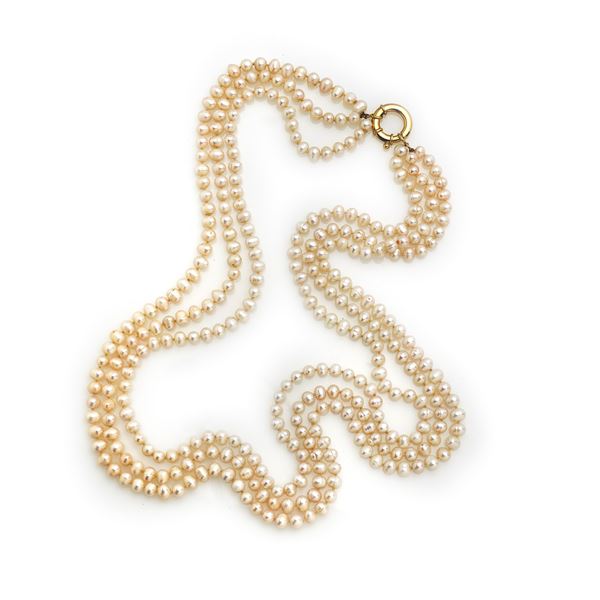 Necklace with pearls with yellow gold clasp