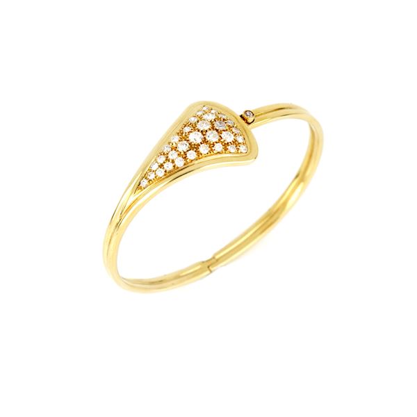 Bangle gold bracelet with diamonds