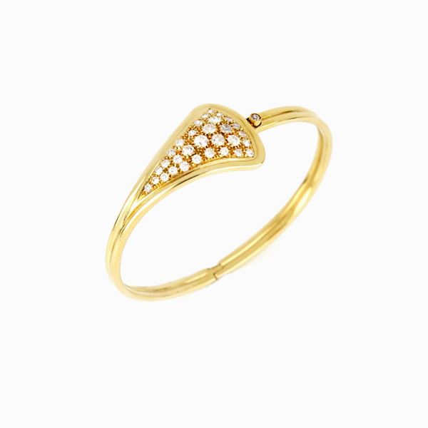 Bangle gold bracelet with diamonds