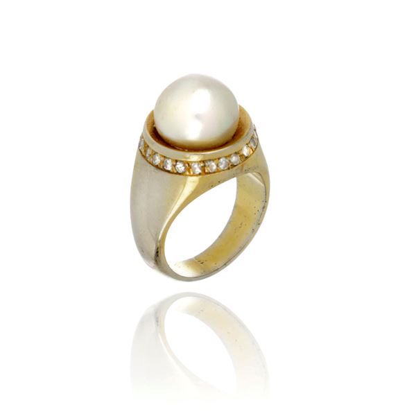 Ring with cultured pearl and diamonds