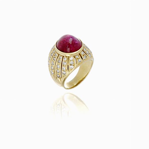 18 carat yellow gold ring mounting a sugar loaf cabochon ruby