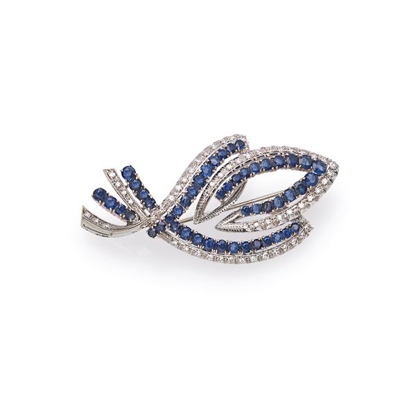 Gold brooch with sapphires and diamonds