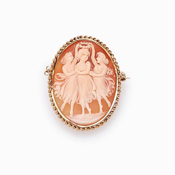 Cameo brooch in yellow gold with three dancing ladies