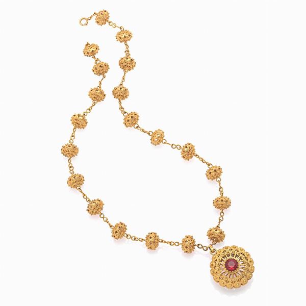 Gold necklace and granato