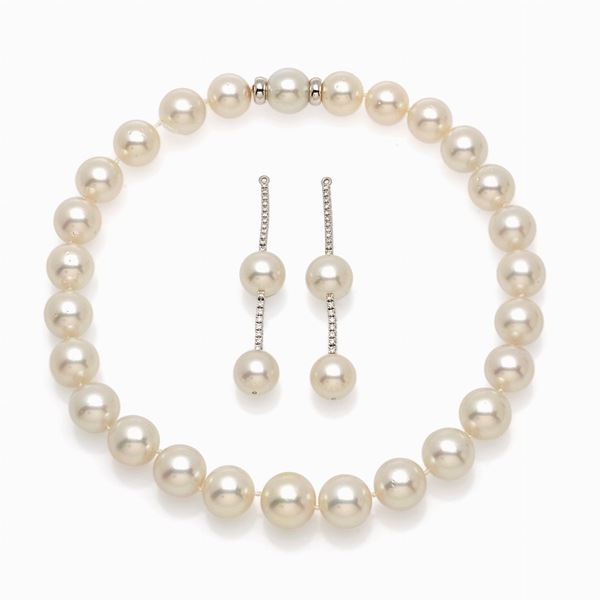 Necklace and pendant for earrings with pearls