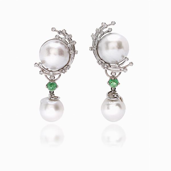 Gold earrings with cultured pearls and diamonds 