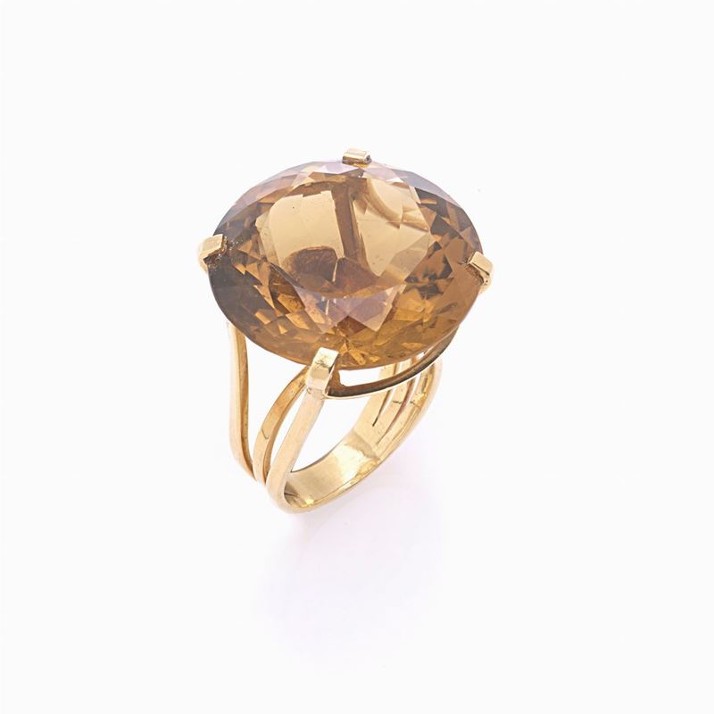 Anello in Oro Giallo con Quarzo Fumè