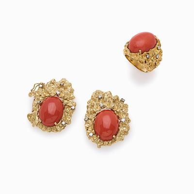 Anello e Elementi di Chiusura per Collana in Oro Giallo e Corallo Rosso