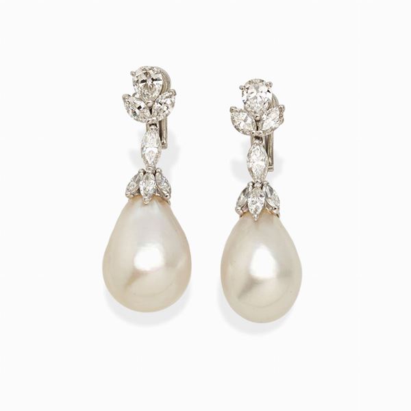 Earrings with diamonds and pearls