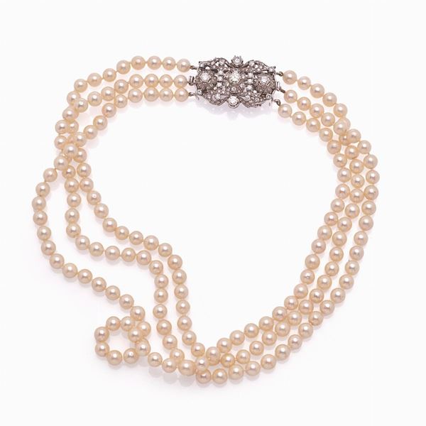 Collana  perle coltivate con fermezza in oro e diamanti