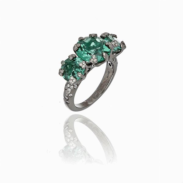 Anello con quarzo verde e diamanti