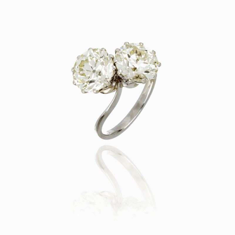 Anello Contrariè in Platino con Due Diamanti