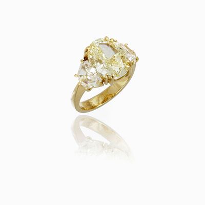 Anello Oro Giallo con Fancy Centrale e Diamanti con Certificato Gia