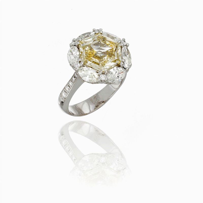 Anello in Oro Bianco e Diamante Natural Fancy con Certificato Gia