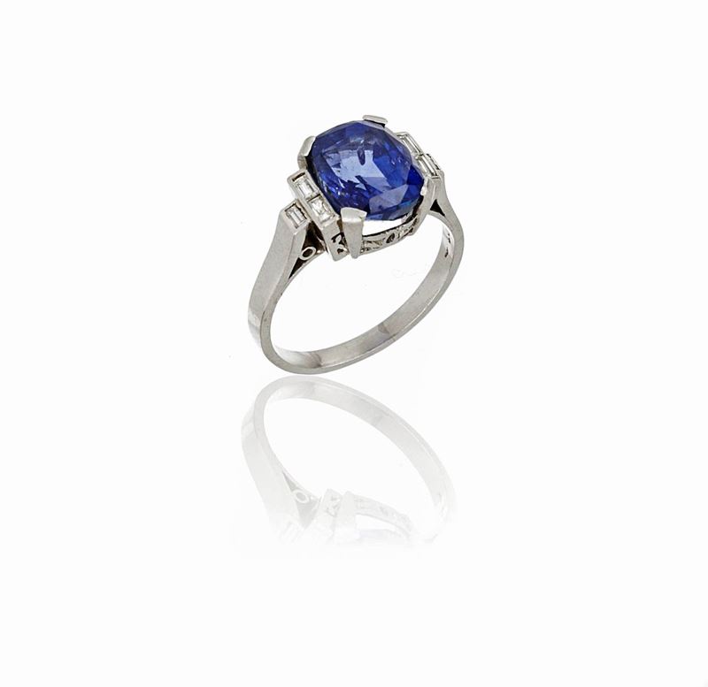 Anello Decò in Platino con Zaffiro e Diamanti