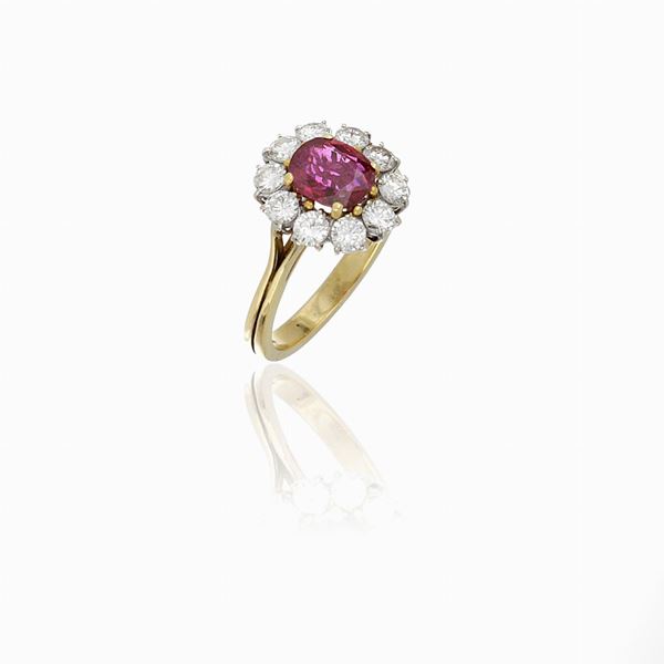 Anello oro giallo e bianco con rubino e diamanti